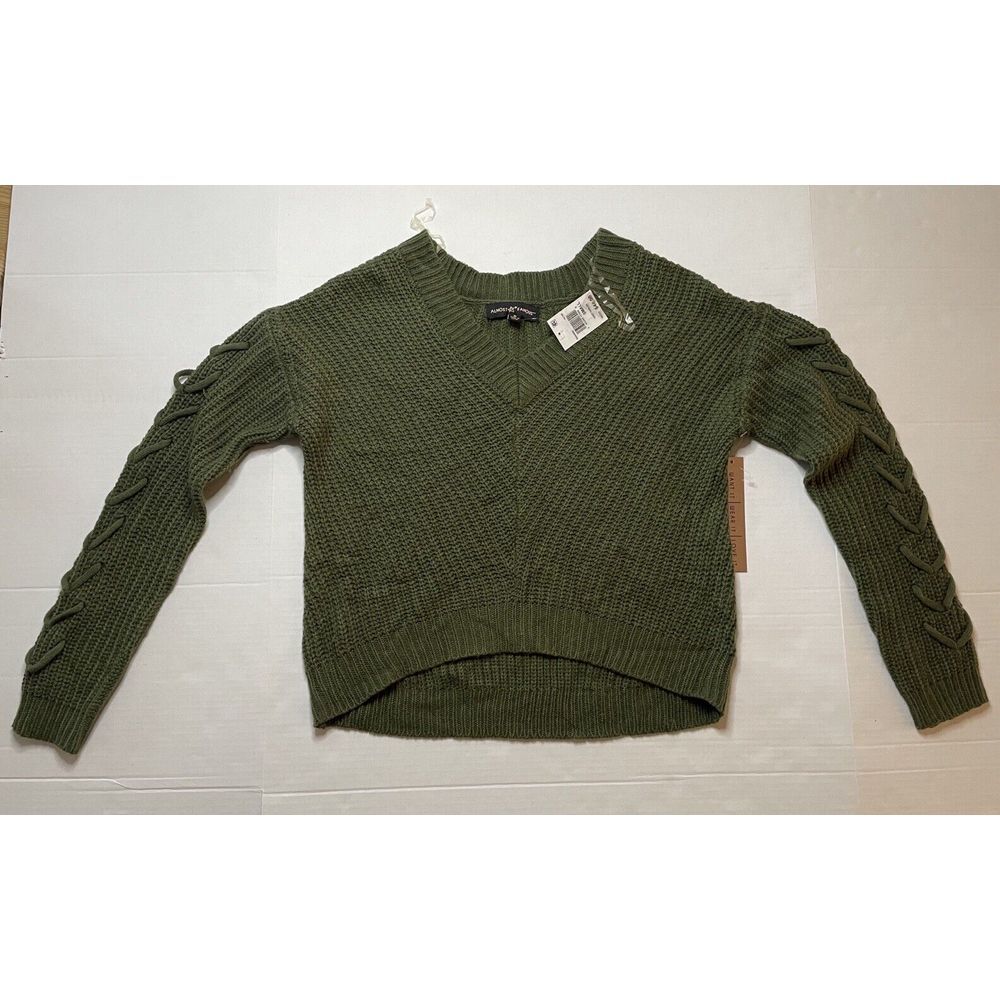 Almost Famous NWT Green Cable Knit Sweater Crew Neck Long Sleeves Size Small‎